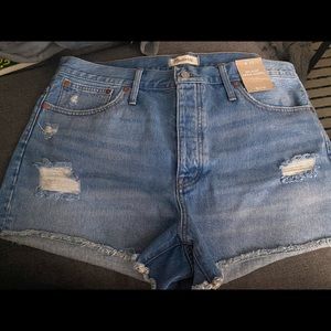Madewelll Curvy Relaxed Denim Short Ripped Edition